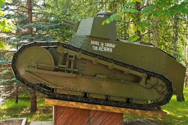 Старый танк — стоковое фото