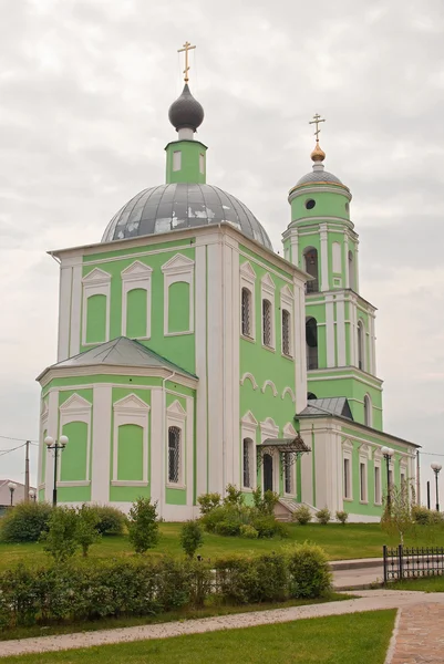 Pyhän Hengen syntyperän kirkko Kozielskissa — kuvapankkivalokuva
