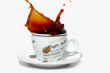 bir sıçrama ile kahve fincan kahve