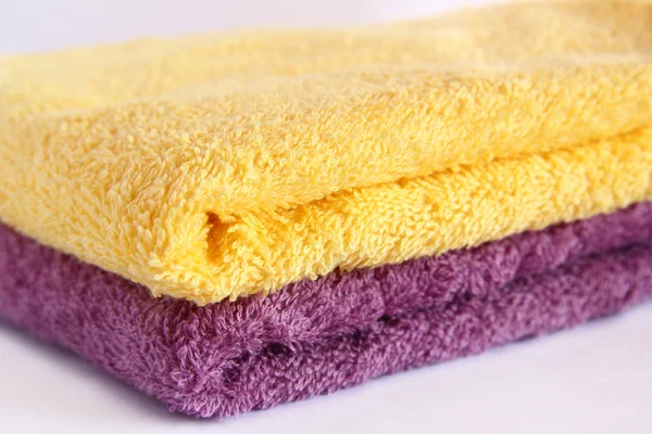 Froté ručníky na bílém pozadí — Stock fotografie