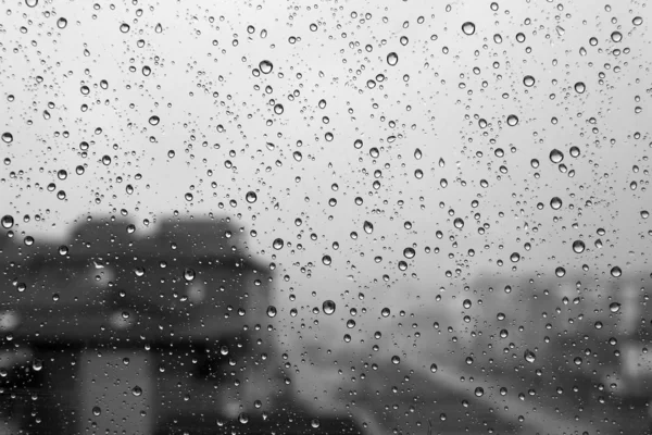 Gotas de lluvia sobre vidrio — Foto de Stock