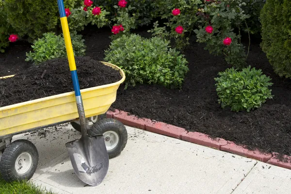 Time to Mulch — Stock Photo, Image