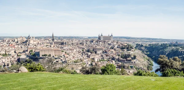 Avlägsna syn på den spanska staden Toledo — Stockfoto