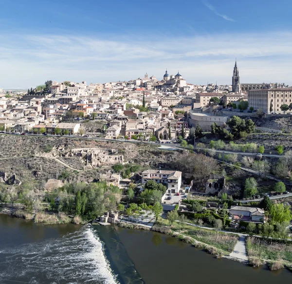 Avlägsna syn på den spanska staden Toledo — Stockfoto