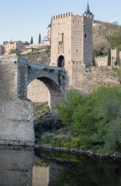 Köprü Toledo yansıması