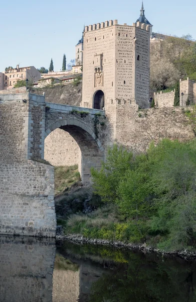 Reflection of bridge of Toledo — Stock Photo, Image