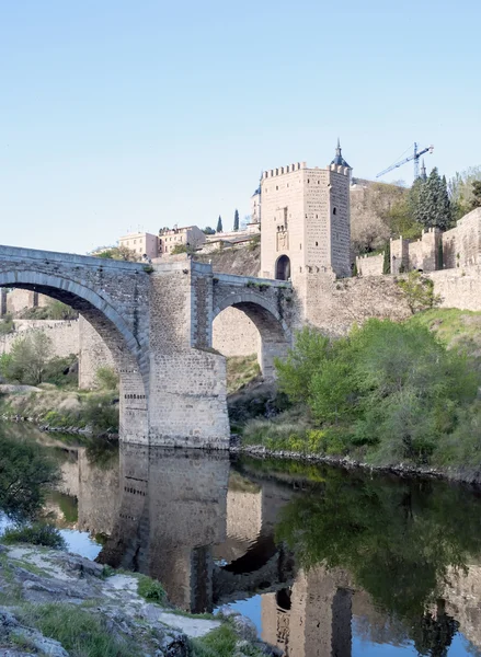 Reflection of bridge of Toledo — Stock Photo, Image