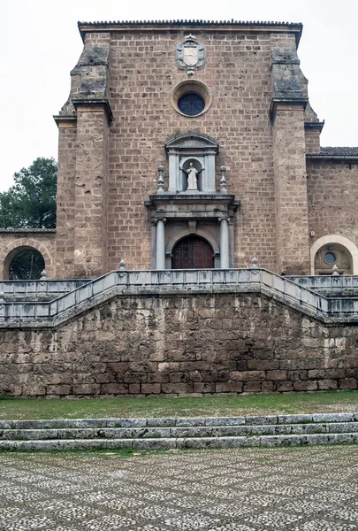 Manastırın girişinde — Stok fotoğraf