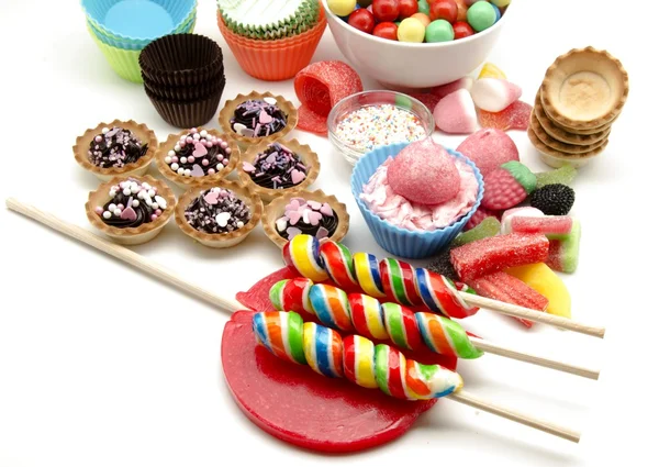 Verschiedene Bonbons und Süßigkeiten — Stockfoto