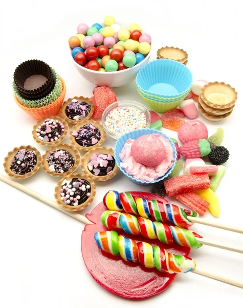 Verschiedene Bonbons und Süßigkeiten — Stockfoto