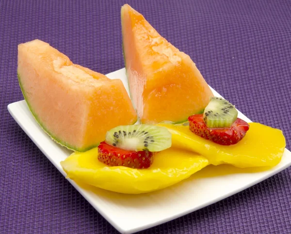 Melón, mango, fresa y kiwi — Foto de Stock