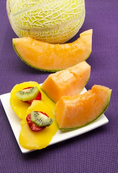 Melone, mango, fragola e kiwi — Foto Stock