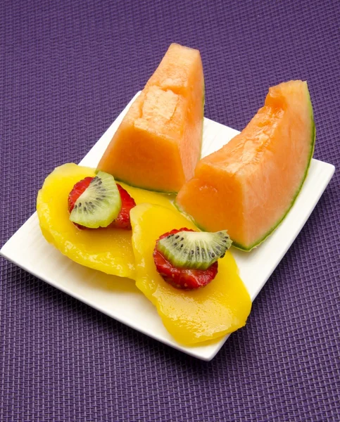 Melone, mango, fragola e kiwi — Foto Stock