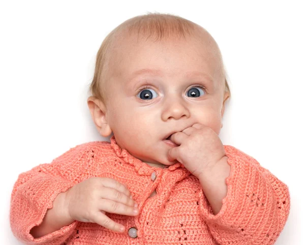 Bebé sosteniendo su mano en la boca — Foto de Stock