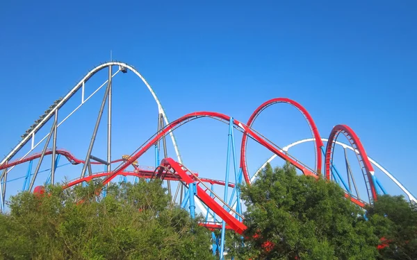 Czerwony roller coaster — Zdjęcie stockowe