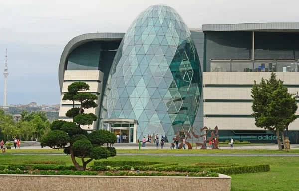 Winkelcentrum park bulvar. Bakoe. Azerbeidzjan. — Stockfoto