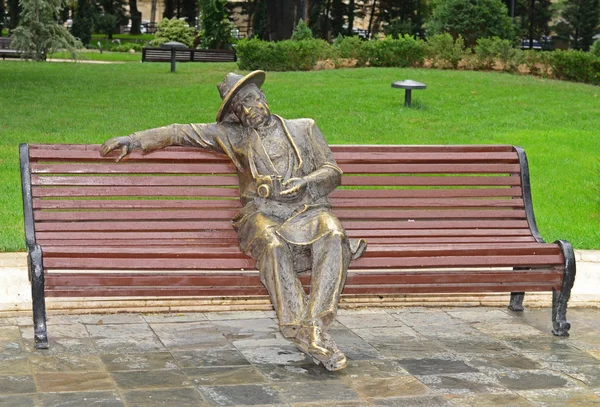 Iron sculpture of the photographer. Baku. Azerbaijan. — Stock Photo, Image