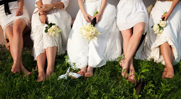 Noiva e damas de honra pernas — Fotografia de Stock