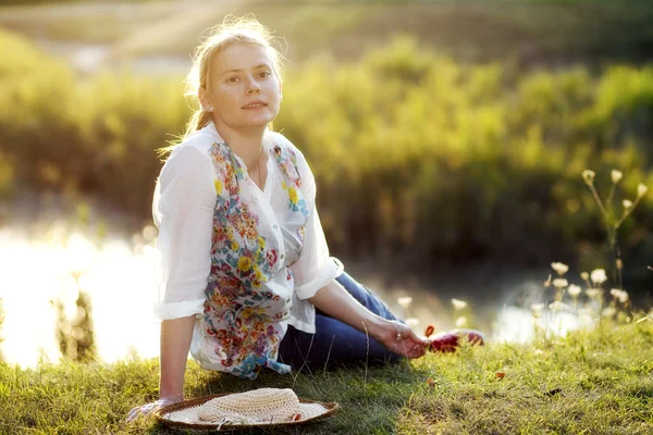 Portrait of beautiful blond woman outdoors — Stock Photo, Image