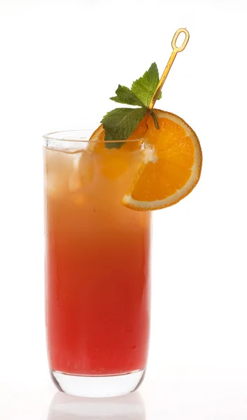 Tequila Sunrise Cocktail isoliert auf weißem Hintergrund — Stockfoto