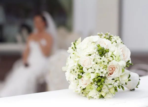 Bouquet da sposa nel cestino Fotografia Stock