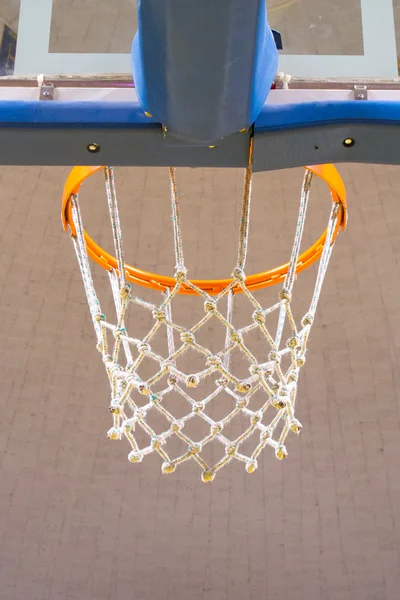 Oranje basketbal hoepel — Stockfoto
