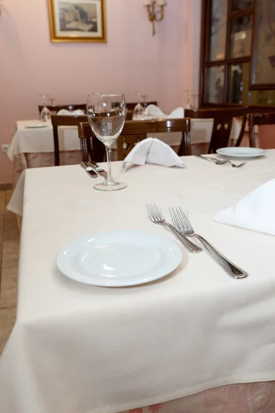Ресторан таблиці — стокове фото