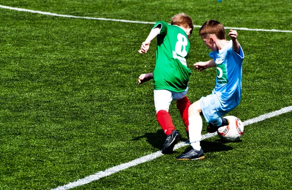 Jóvenes futbolistas —  Fotos de Stock