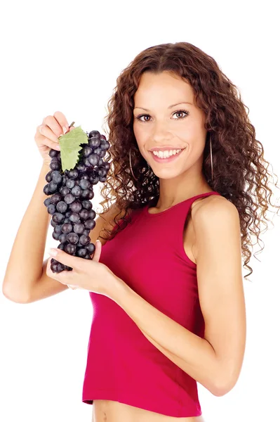 Feliz morena sosteniendo uva — Foto de Stock