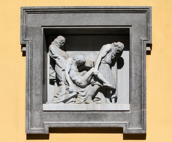 Sculptuur op de kerk van Boedapest — Stockfoto