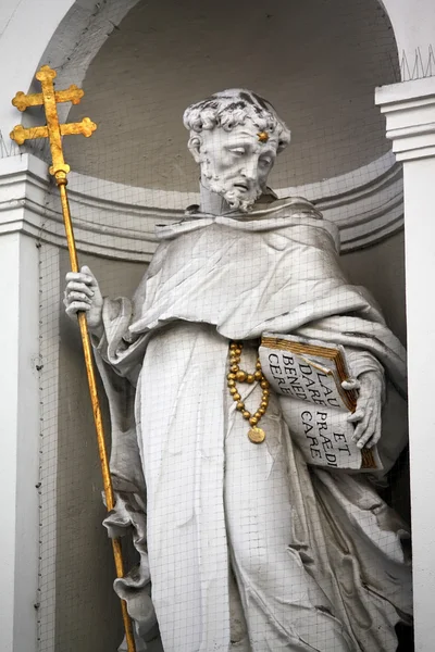 Statue on the St. MIchael church in Budapest — Stock Photo, Image