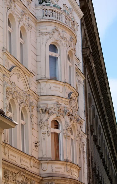 Окна Будапешта — стоковое фото