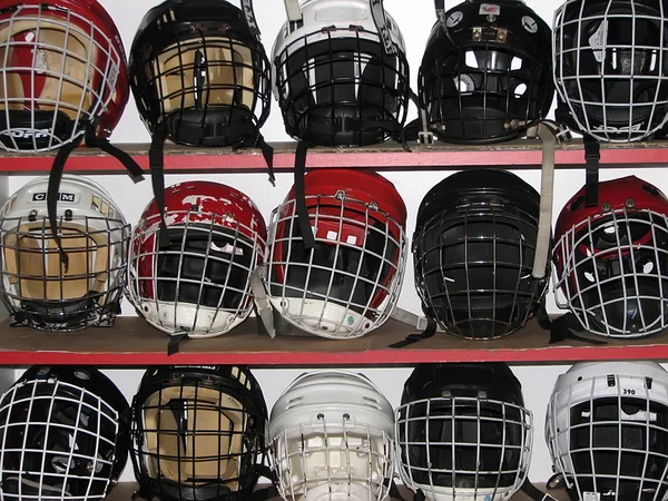 Хоккейные шлемы — стоковое фото