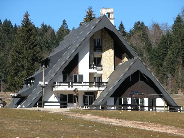 Huis in de bergen — Stockfoto