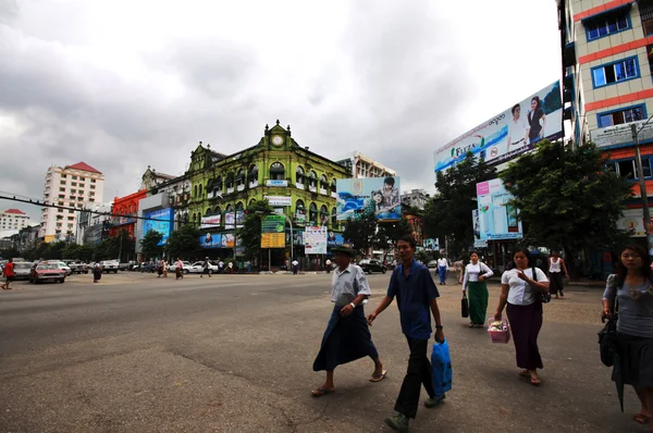 Crossroads in Yangon downtown — Stock Photo, Image