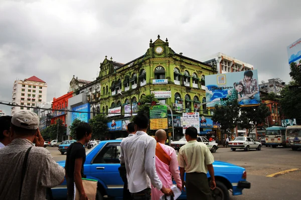 Vägskäl i yangon downtown — Stockfoto