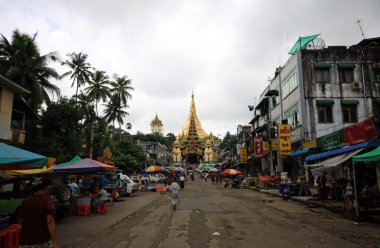 yangon yapılan shwedagon pagoda için giriş