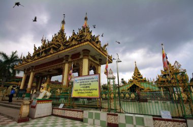 yangon yapılan shwedagon pagoda için giriş