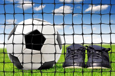 Futbol topu ve ayakkabısı