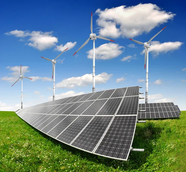 Pannelli solari e turbine eoliche — Foto Stock
