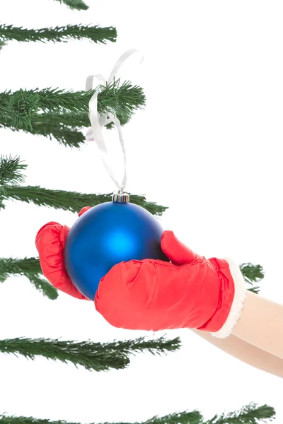 Las manos de la mujer sosteniendo el juguete de Navidad — Foto de Stock