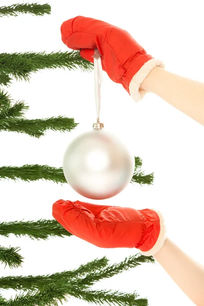 Ženské ruce držící vánoční hračky — Stock fotografie