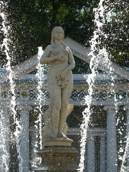 Fontaine à Petrodvorets — Photo