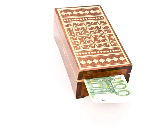 お金と木製の箱 — ストック写真