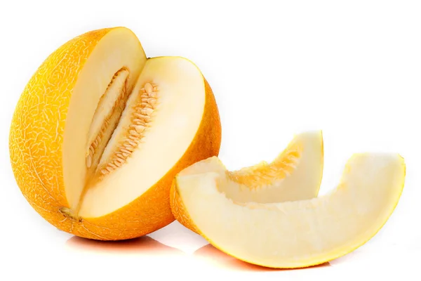 Melon aromatique mûr tranché sur un blanc — Photo