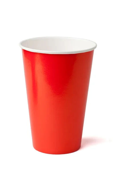 Punainen paperi cup eristetty valkoisella pohjalla — kuvapankkivalokuva