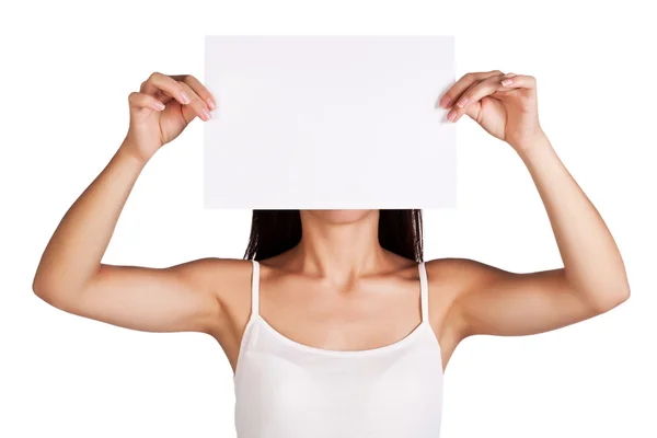 Девушка с белым листом бумаги перед фазой — стоковое фото