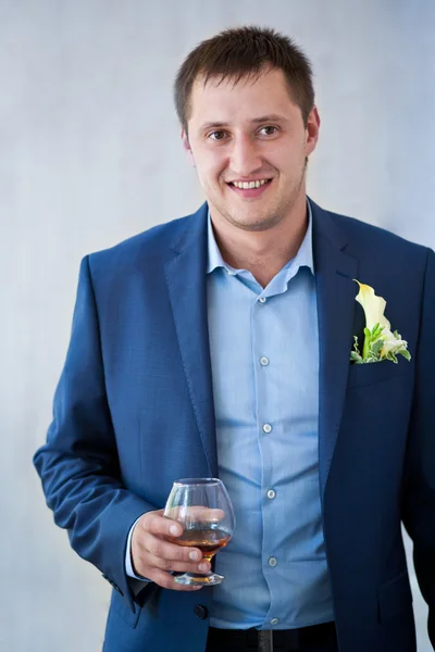 Groom is preparing for a wedding celebration — Stock Photo, Image