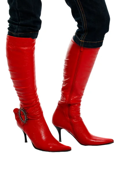 Pernas de mulher em botas vermelhas — Fotografia de Stock