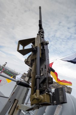 savaş gemisi makinalı tüfek